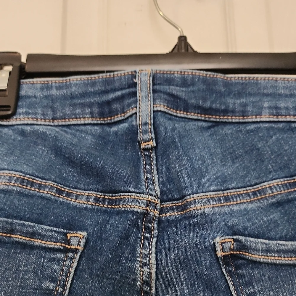 Old Navy Distressed Cropped Jeans in Dark Blue - Picture 9 of 13